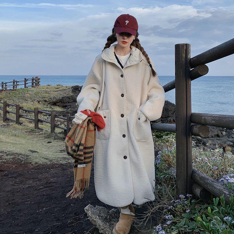 Новое осенне-зимнее длинное пальто с капюшоном из овечьей шерсти для женщин, свободное цельное пальто большого размера из меха