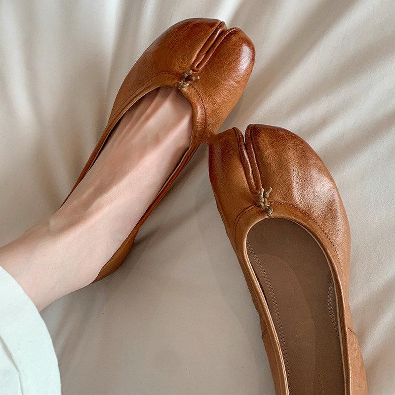 2025A Новый стиль кожаных туфель с разделением пальцев с эффектом стирки, женские неглубокие серебристые туфли на каблуке «свиное копытце» и балетки