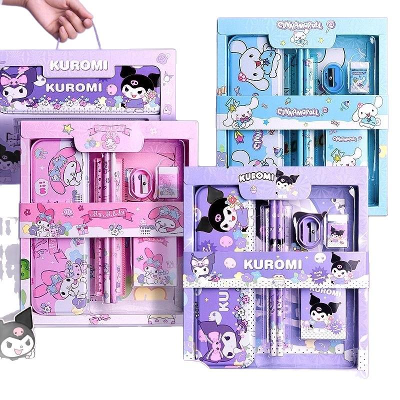 Подарочная коробка с канцелярскими товарами Sanrio ко Дню защиты детей и на выпускной. Идеально для воспитанников детского сада и учеников начальной школы.