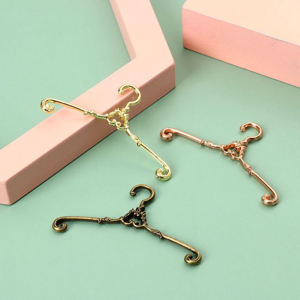 5pcs Mini Toy Alloy Bedroom Decor Dolls Clothes Accessories 4/6.5cm Hangers Dollhouse Furniture
