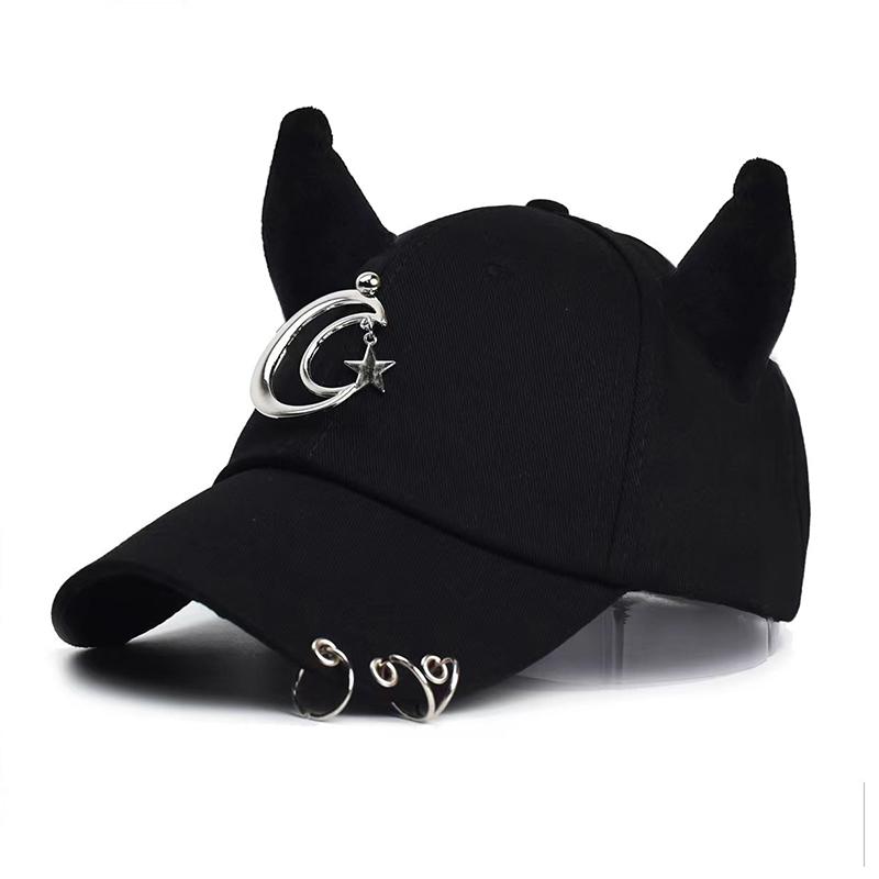 Уникальная бейсболка в уличном стиле, повседневный стильный аксессуар для отдыха на природе с роговыми вставками, булавками и подвесками для пар, уличная шляпа