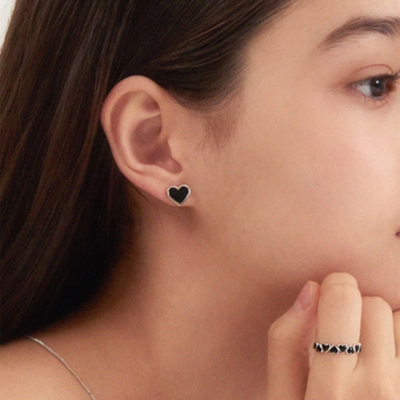 noonoo fingers mini black earrings