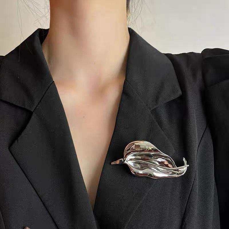 Винтажная металлическая брошь в виде листьев ириса для женщин, уникальный нежный костюм, корсаж, аксессуары, ювелирные изделия для вечеринок