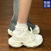 2025 весна и осень новые нишевые дышащие толстые подошвы увеличивающие рост спортивные туфли Zhao Ruth кампус ретро кремово-белые папины туфли