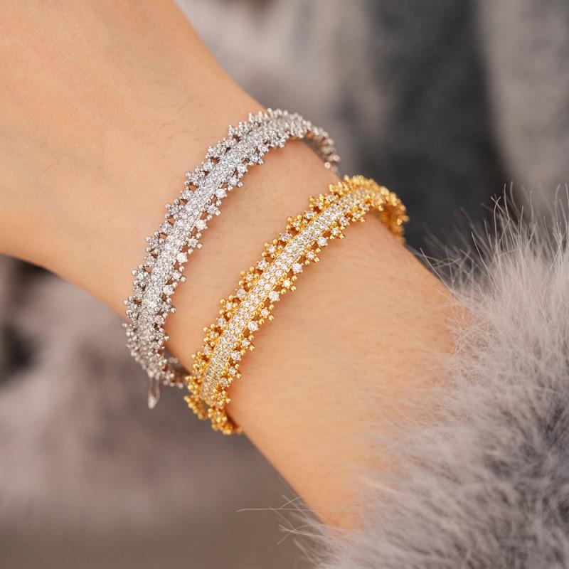 Elegant Hollow Out Floral Edge CZ Stone Inlaid Gold Plated Copper Bracelet Women Lightweight Fashionable Accessory