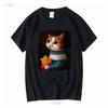 Милый кот держит снек Cheetos Футболка