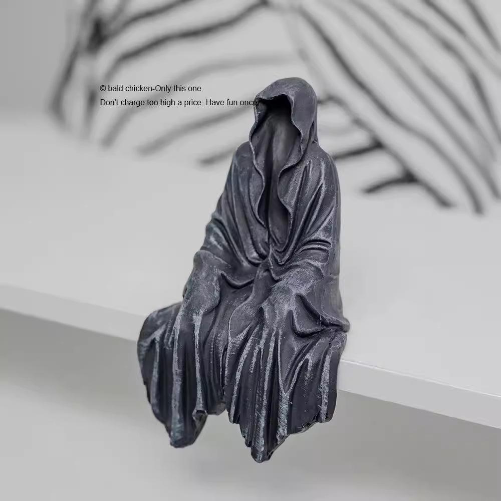 Фигурка короля-призрака из серии Dark Series: Таинственный человек в черном, сидящая поза