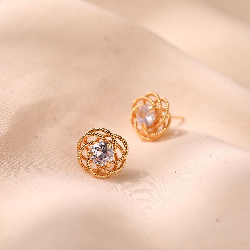 Minimalist Small Flower Shape Niche Zircon Geometric Winding Stud Earrings