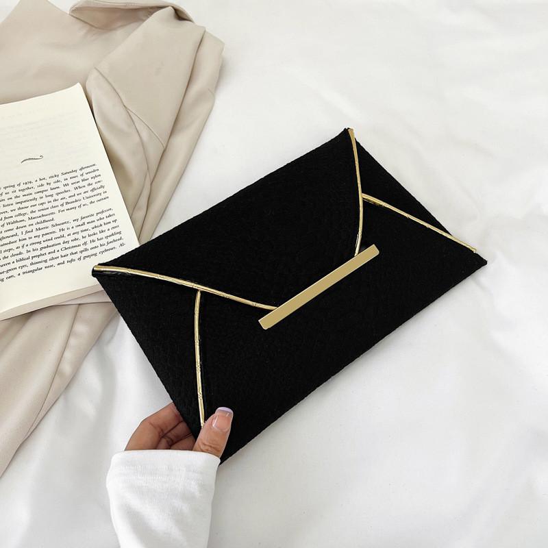 Стильный и универсальный клатч-конверт для женщин в черном, ярко-розовом и зеленом цвете