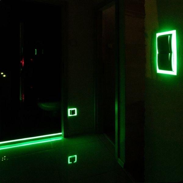 3 метра фосфоресцирующей липкой ленты