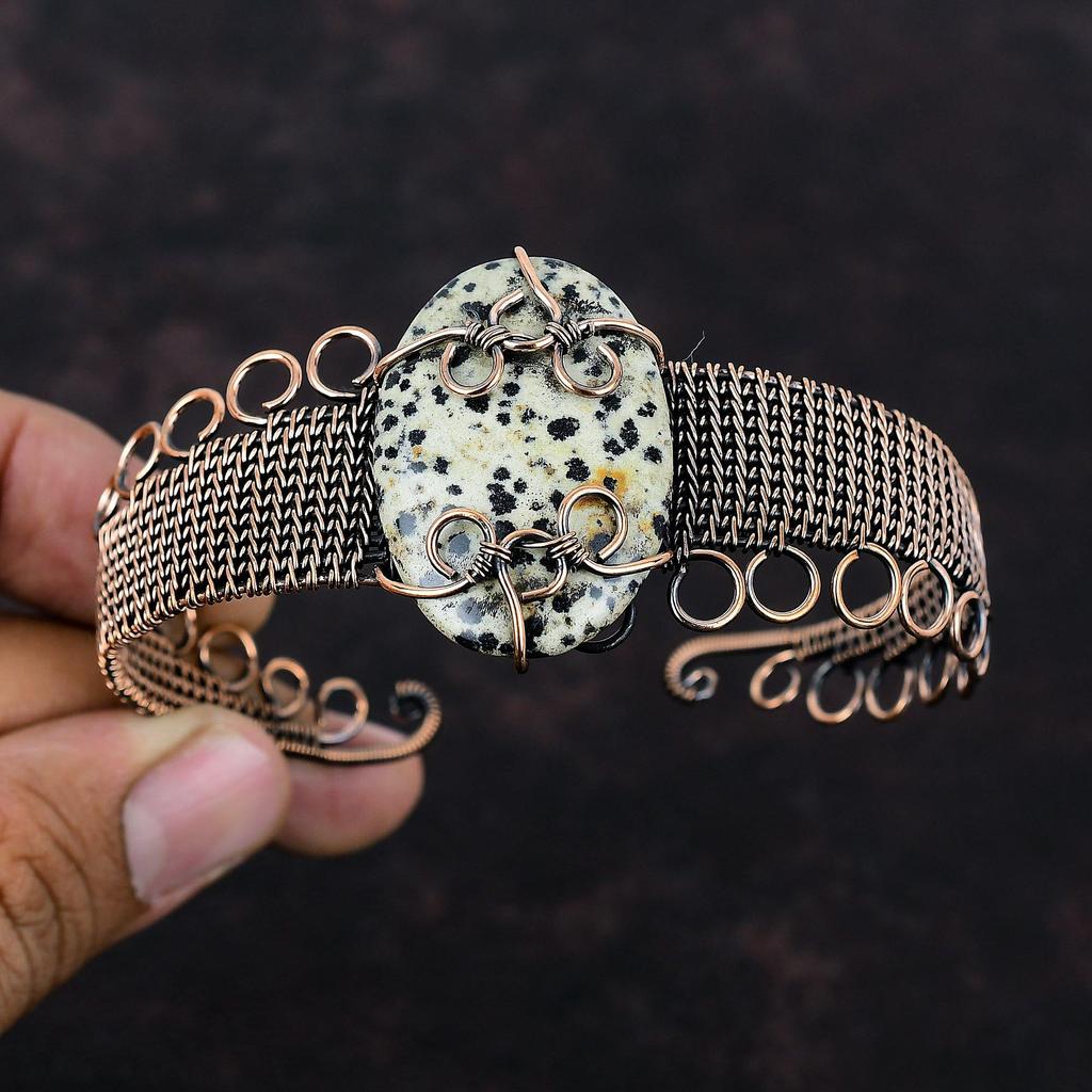 Далматиновая яшма браслет-манжета обмотанный медной проволокой драгоценный камень манжета браслет регулируемый браслет обмотка медной проволокой ювелирные изделия ручной работы браслет подарок для нее