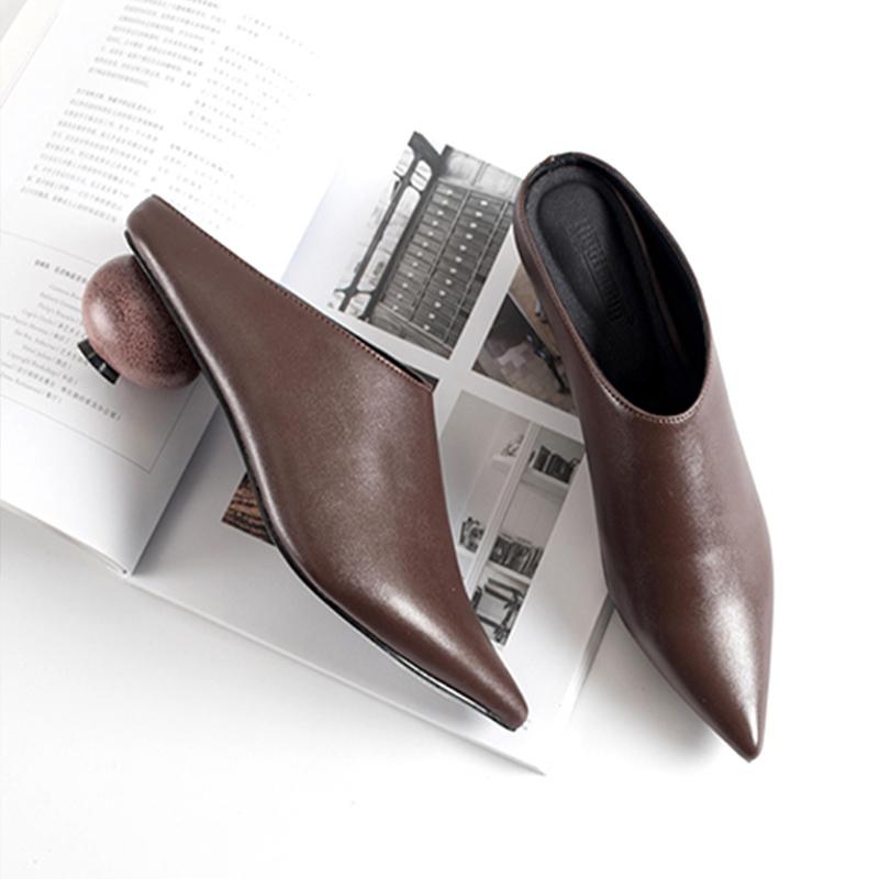 2024 Летняя мода Новые туфли Muller Женская европейская мода Station Baotou Тапочки полуподдерживаемые уличные сандалии Модная обувь