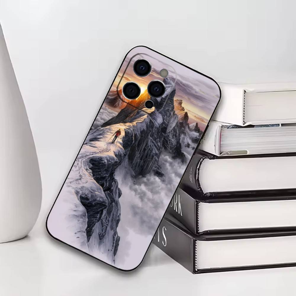 Чехол для телефона "Снежная гора" для iPhone 17, 16, 15, 14, 13, 12, 11 Plus, Pro и других. Мягкий черный чехол
