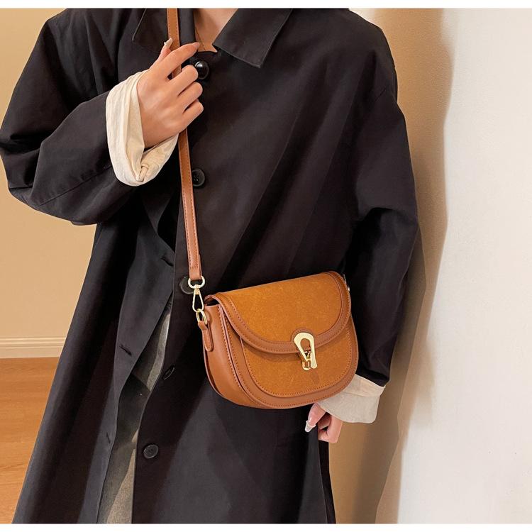 Высококачественная нишевая сумка женская осень и зима 2024 новая ретро сумка через плечо популярная корейская версия сумка-седло