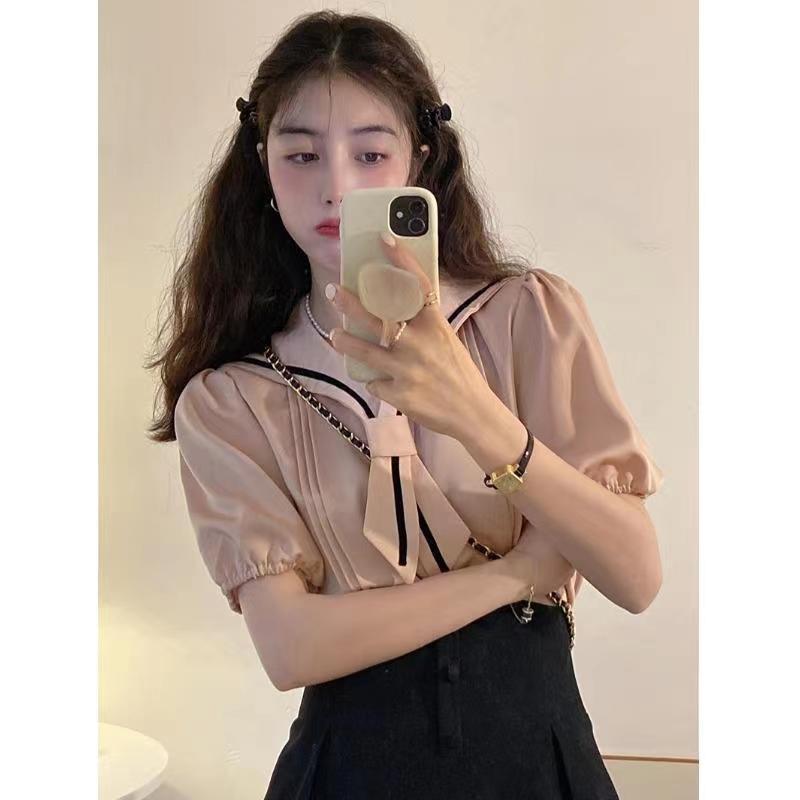 Женский летний комплект из двух предметов 2025 года в студенческом стиле: рубашка с темно-синим воротником, рукавами-фонариками и плиссированной юбкой с высокой талией