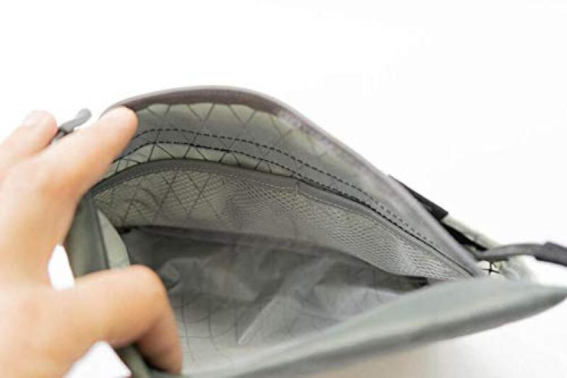 [MONS] Ooe Slash Bag X-PAC™ SACOCHE (Black Camouflage)