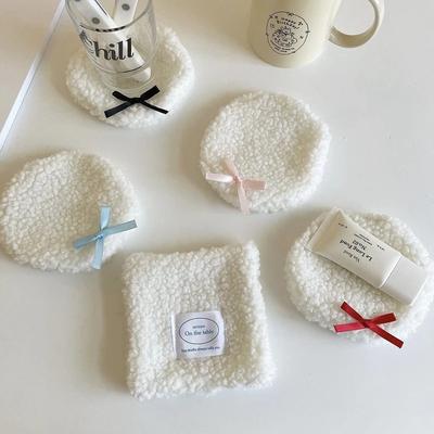 Подставка простая белая плюшевая подставка теплоизоляционная подкладка настольный декоративный коврик безделушка коврик для напитков стол аксессуары для дома подарок