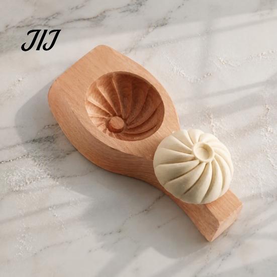 DIY Pastry Press Wooden Bun Mold with Handle, Manual Baozi Maker Mold, Food Grade Wood Easy Ravioli Presser Flower Edges for Kitchen Gyoza Making Tool