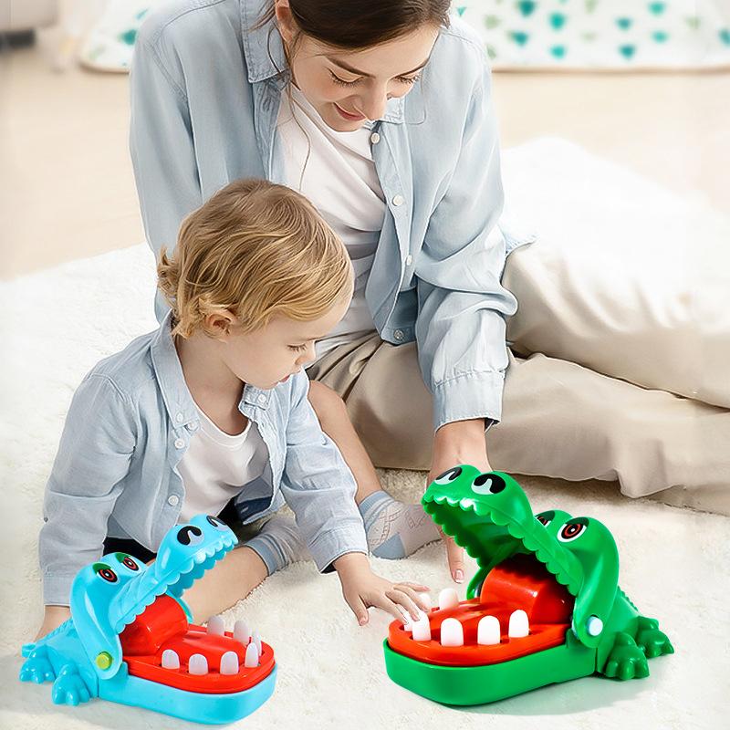 Crocodile Teeth Toys Keychain Children's Crocodile Fingers Reaction Training Dinosaurs Animal Pull Back Trick Game Family