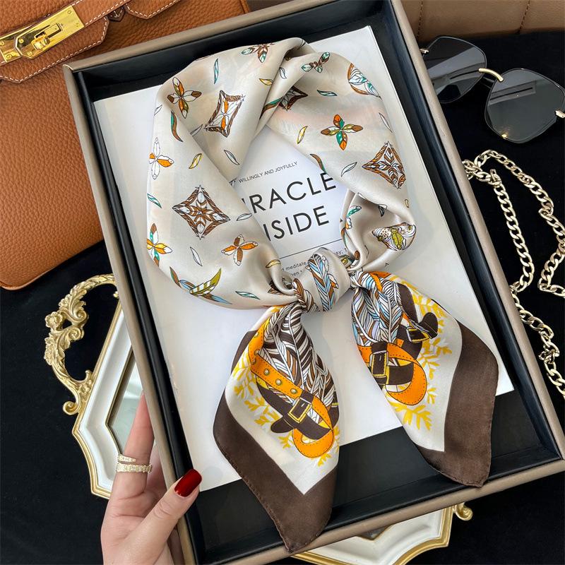 Лето 2023 года, шелковый шарф синего и белого цветов: Элегантный и универсальный квадратный шарф длиной 70 см для женщин