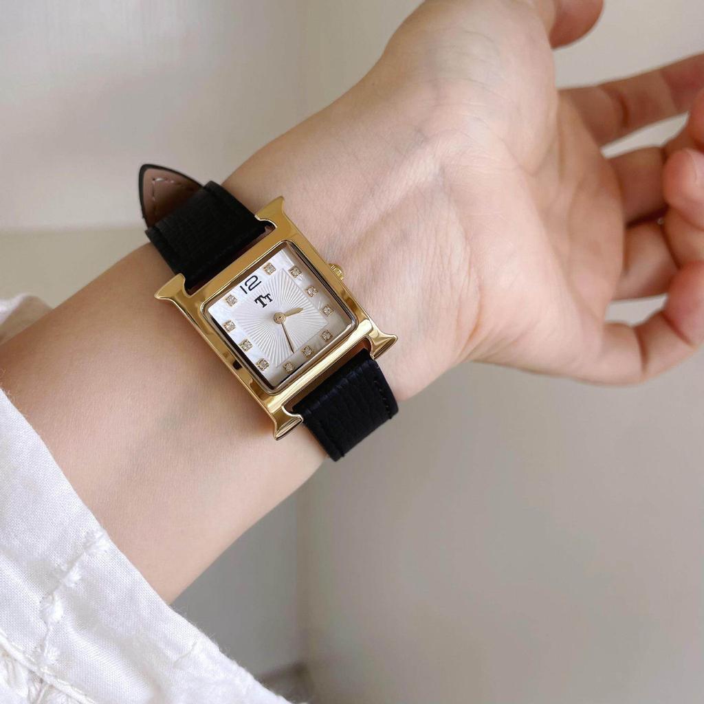 New Classic Retro Square Leather Watch, Women'S High-End Elegant Leather Strap Quartz Watch, Premium Selected Timepiece.