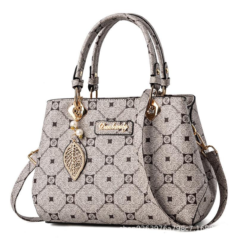 Elegant Korean Style Large Tote Bag For Women Spacious Handbag With Stylish Design