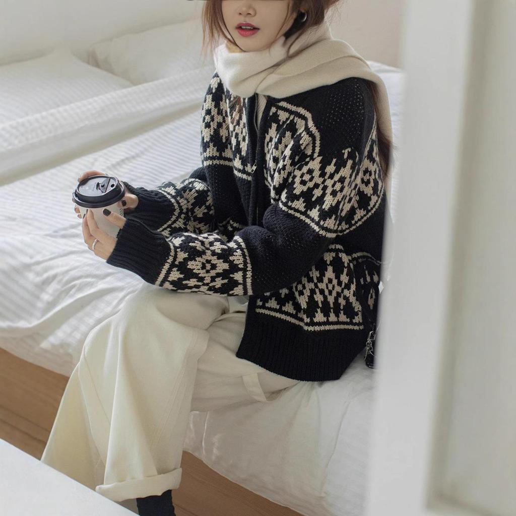 Chic Retro Korean Stand Collar Color Block Knit Cardigan