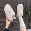 Новый тренд платформы маленькие белые туфли женские осень 2025 новые студенческие кеды универсальные увеличивающие рост спортивно-повседневные туфли