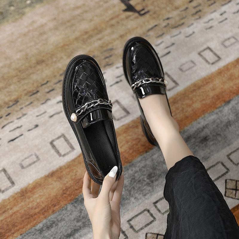 Модные клетчатые туфли-оксфорды из лакированной кожи женские броги с металлическими цепями и пряжками из жемчуга плетеные узоры на толстом каблуке женские лоферы
