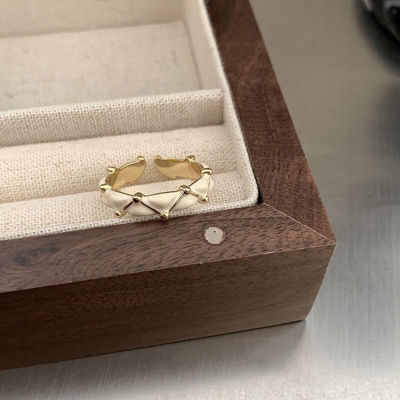 Эмаль, капельная глазурь, бабочка и перламутр, серебряное кольцо - элегантные, не тускнеющие женские украшения