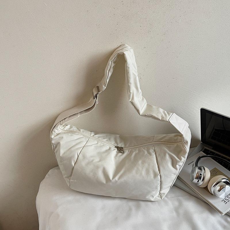 High-value Casual New Messenger Bag Women's 2025 Commuting Large-capacity Fashion Sports Dumpling Bag Going Out Shoulder Bag