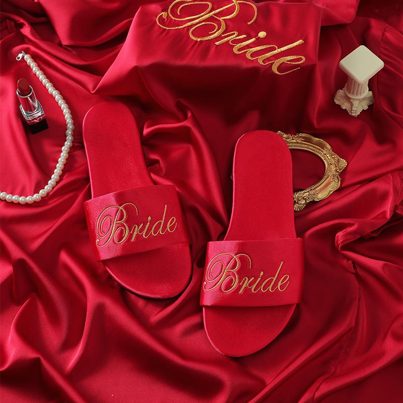 Новые свадебные тапочки для подружки невесты с вышивкой, свадебные шелковые красные тапочки, свадебный утренний халат невесты в сочетании с женской обувью