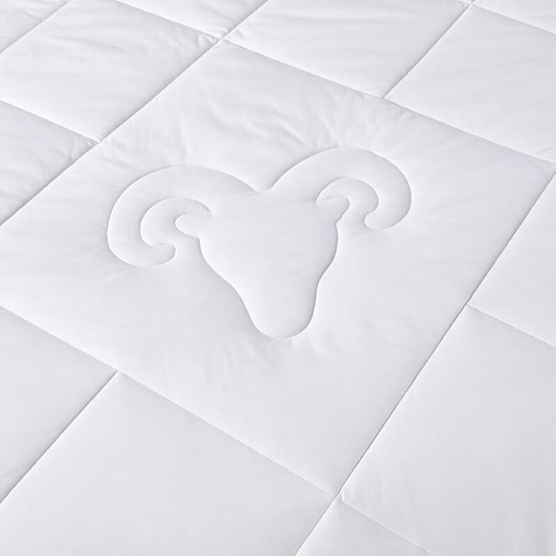 Мягкое одеяло из смеси соевого волокна и шерсти