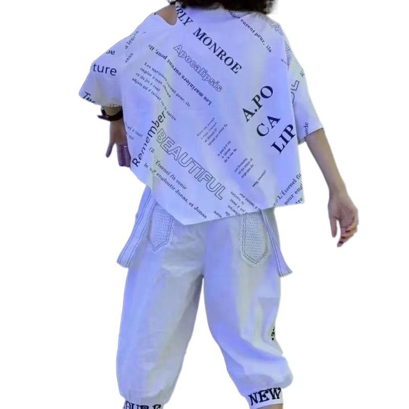 Женская летняя свободная футболка с короткими рукавами и неровным низом + брюки 7/8 с принтом букв, комплект из двух предметов