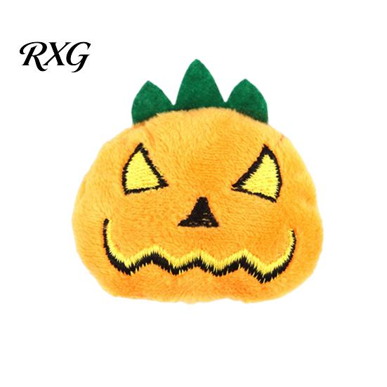 Soft Cat Chew Toy Halloween Pumpkin Toy, Squeaky Stuffed Self-entertainment Plush with Feathers for Indoor Cats