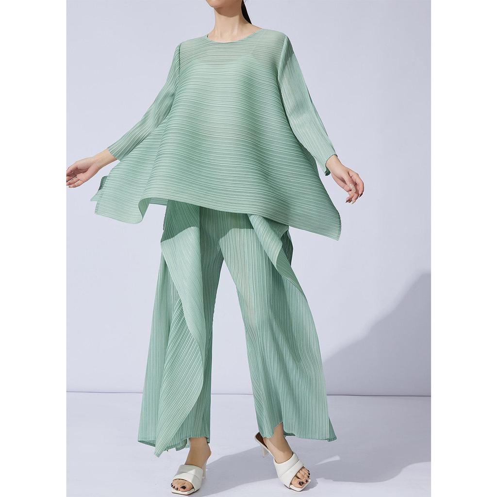Miyake Pleats 2025 Высококачественный асимметричный плиссированный топ и брюки-клеш - Художественный стройнящий дизайн