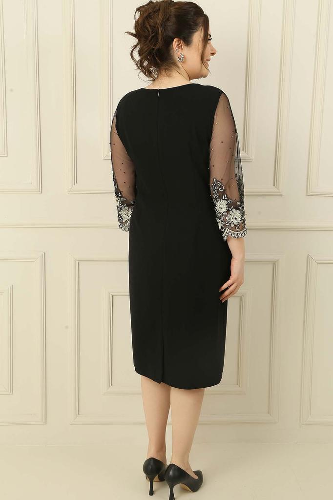 Платье больших размеров на подкладке с рукавами из тюля и цветочной вышивкой