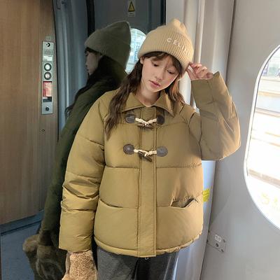 Короткая женская куртка-пуховик с капюшоном и свободным кроем, зимнее пальто