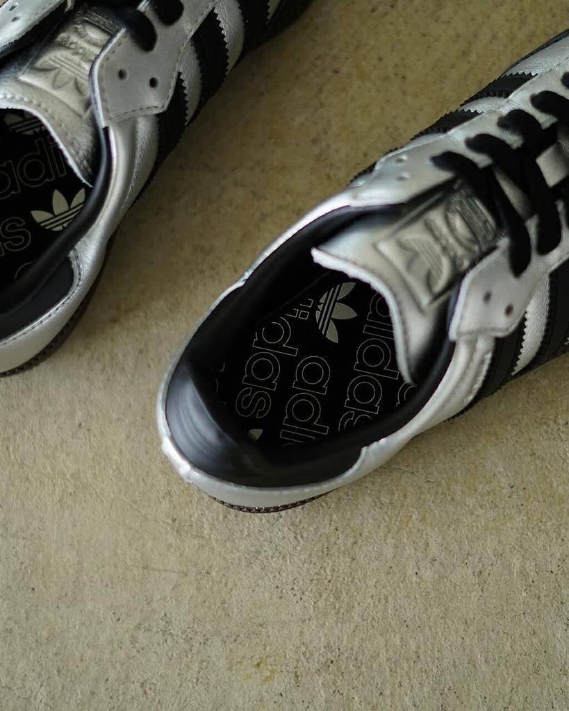 Adidas Оригиналы Samba OG Серебристо-коричневый Originals SAMBA OG KI8464 кроссовка Металлик/Основной черный/Темный СЕРЕБРИСТЫЙ МЕТАЛЛИК/ЧЕРНЫЙ/ТЕМНО-КОРИЧНЕВЫЙ (Японский размер, взрослый, числовой,