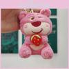 Очаровательный плюшевый брелок в виде Клубничного Мишки с мягким коротким плюшем в качестве наполнителя