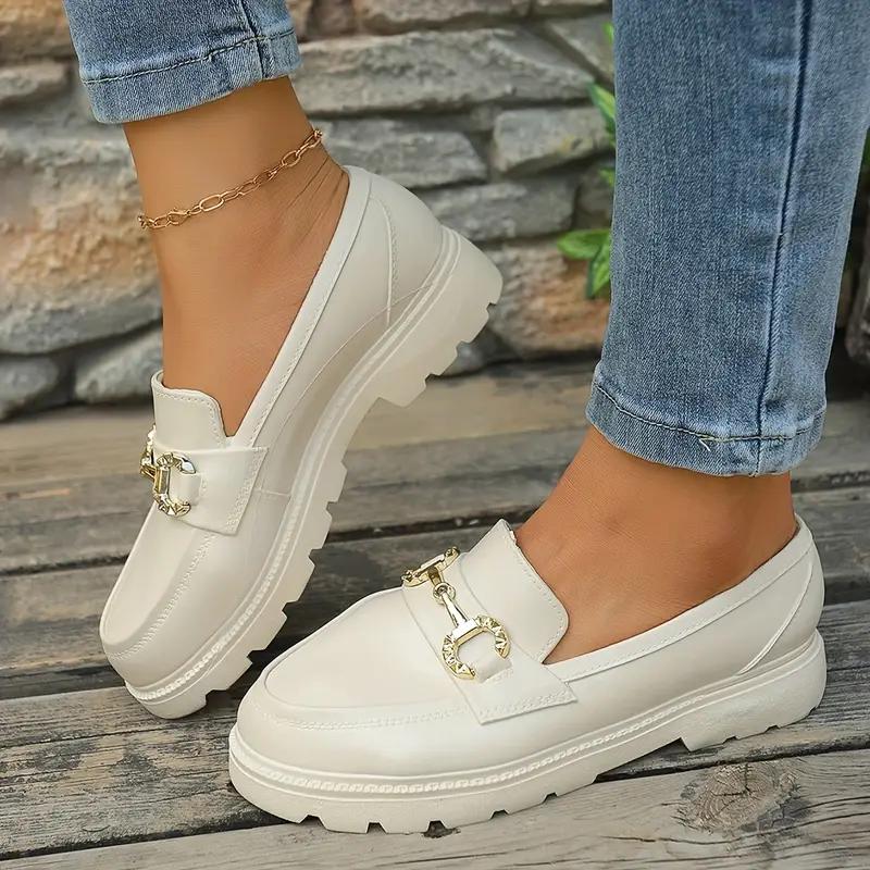 Женские металлизированные лоферы с декоративными ремешками с пряжками - Слипоны с круглым носком, удобная обувь на все сезоны