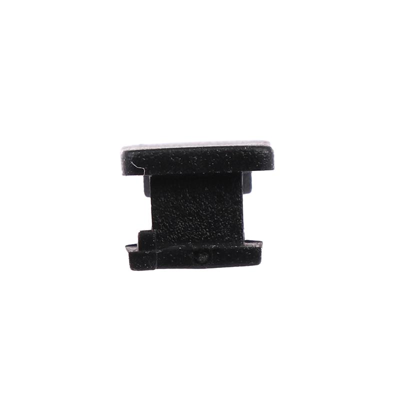 Черная резиновая крышка батарейного отсека