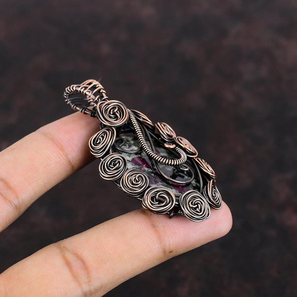 Подвеска из эвдиалита, подвеска из медной проволоки, подвеска из драгоценного камня, подвеска из медной проволоки, ювелирное изделие ручной работы, подарок для него, уникальные дизайнерские подвески