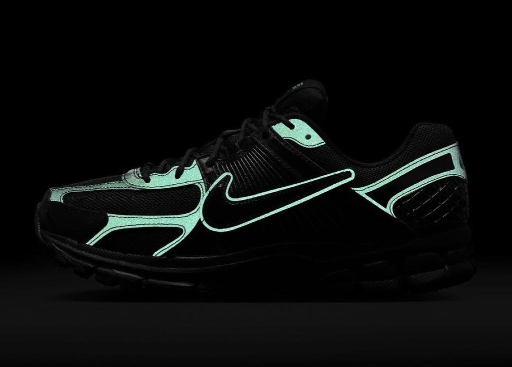 FZ3313-001 Dover Street Market (DSM) Nike Zoom Vomero 5 Black (Men's)