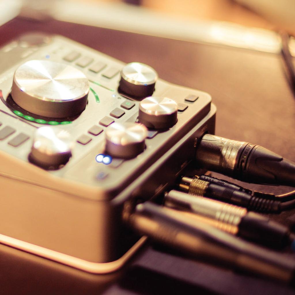 Durable Metal Housing Converter 6.35mm 1/4 Inch TRS Male To XLR Male Adapter for Microphones, Mixers, and Amplifiers