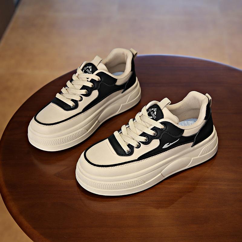 2025 весна маленькие белые туфли новая корейская версия женские студенческие туфли на платформе с увеличенным каблуком спортивная обувь для сноуборда повседневная уличная съемка HY312