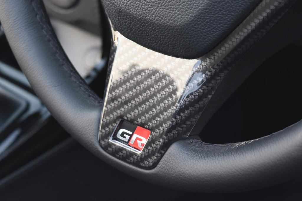 SecondStage Панель рулевого колеса Toyota Copen GR SPORT для автомобилей с переключателями на рулевом колесе, вид цифрового карбона T463DCB