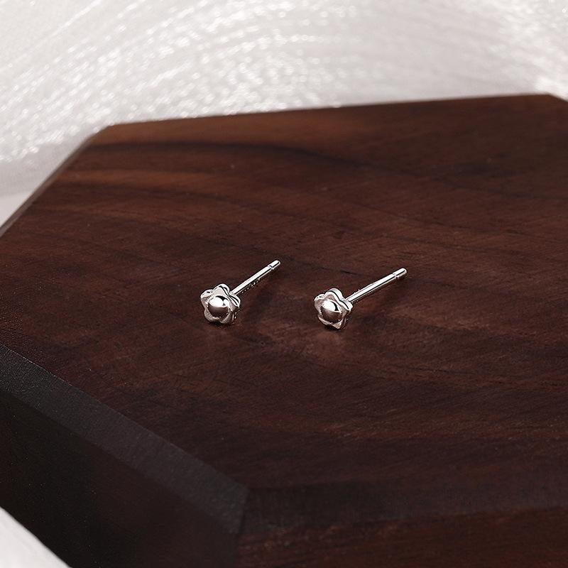 Мини-серьги в виде цветка для женщин, изысканные, легкие, роскошные, милые, студенческие, пирсинг ушей, новые украшения для ушей