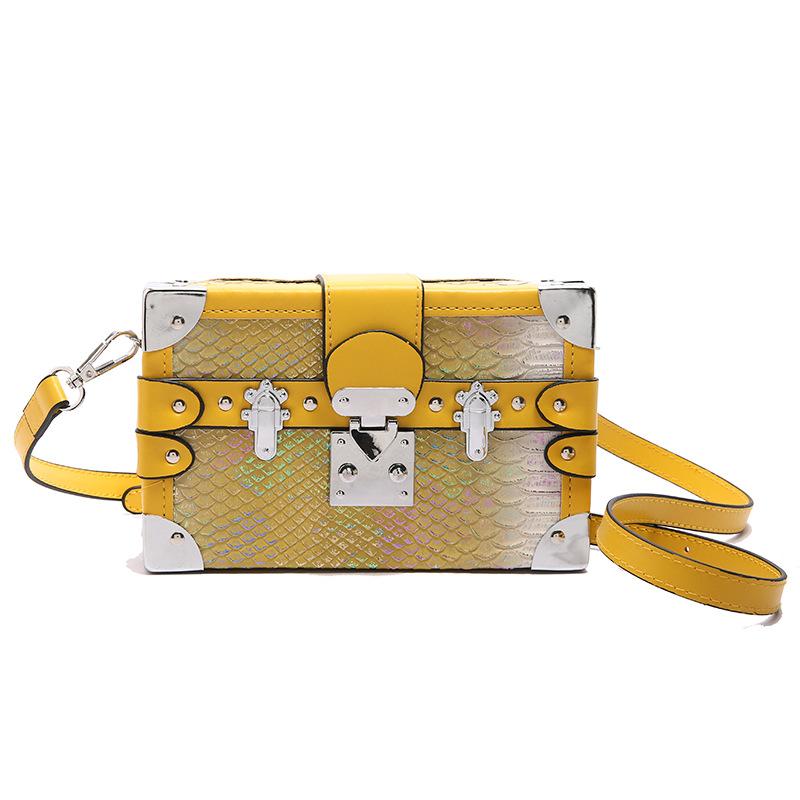 Women's bag 2025 new European and American fashion rivet shoulder bag ins niche design versatile messenger box bag