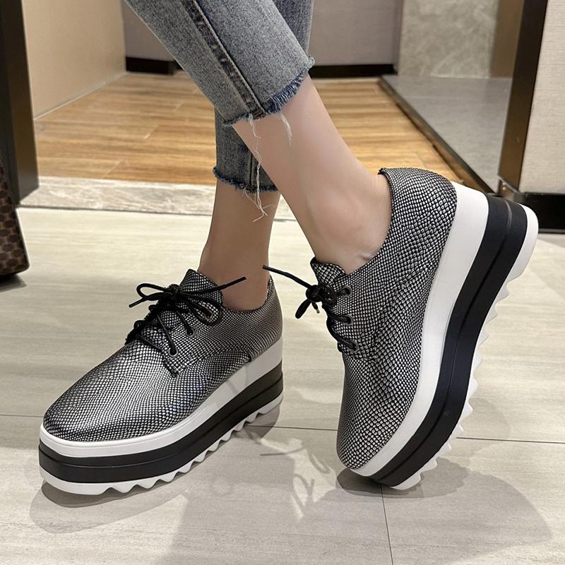 Модные женские кроссовки на толстой платформе со змеиным принтом, толстая подошва, искусственная кожа, броги, женская обувь на танкетке со шнуровкой, женские туфли